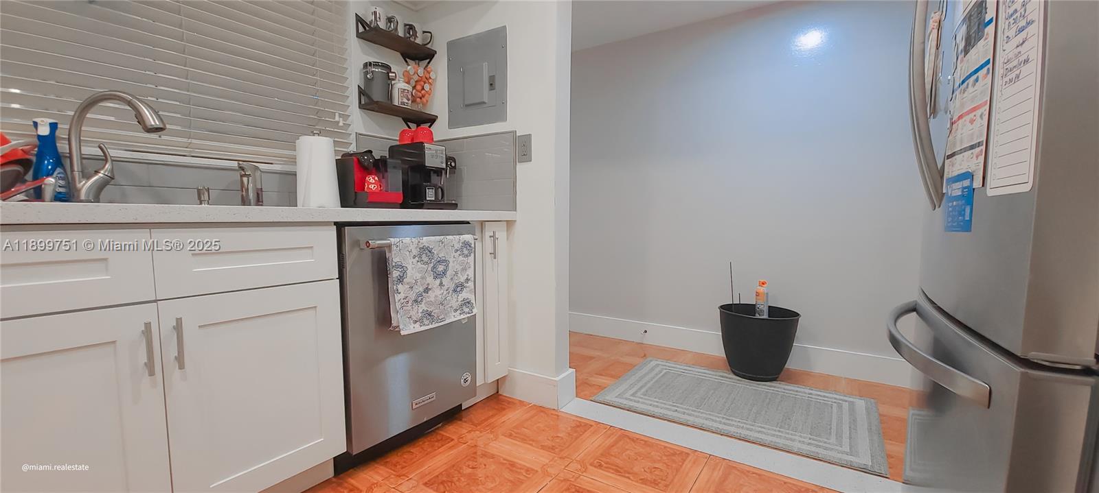 1080 Del Lago Cir 201, Sunrise, FL, 33313/$170,000 3 1080 Del Lago Cir 201