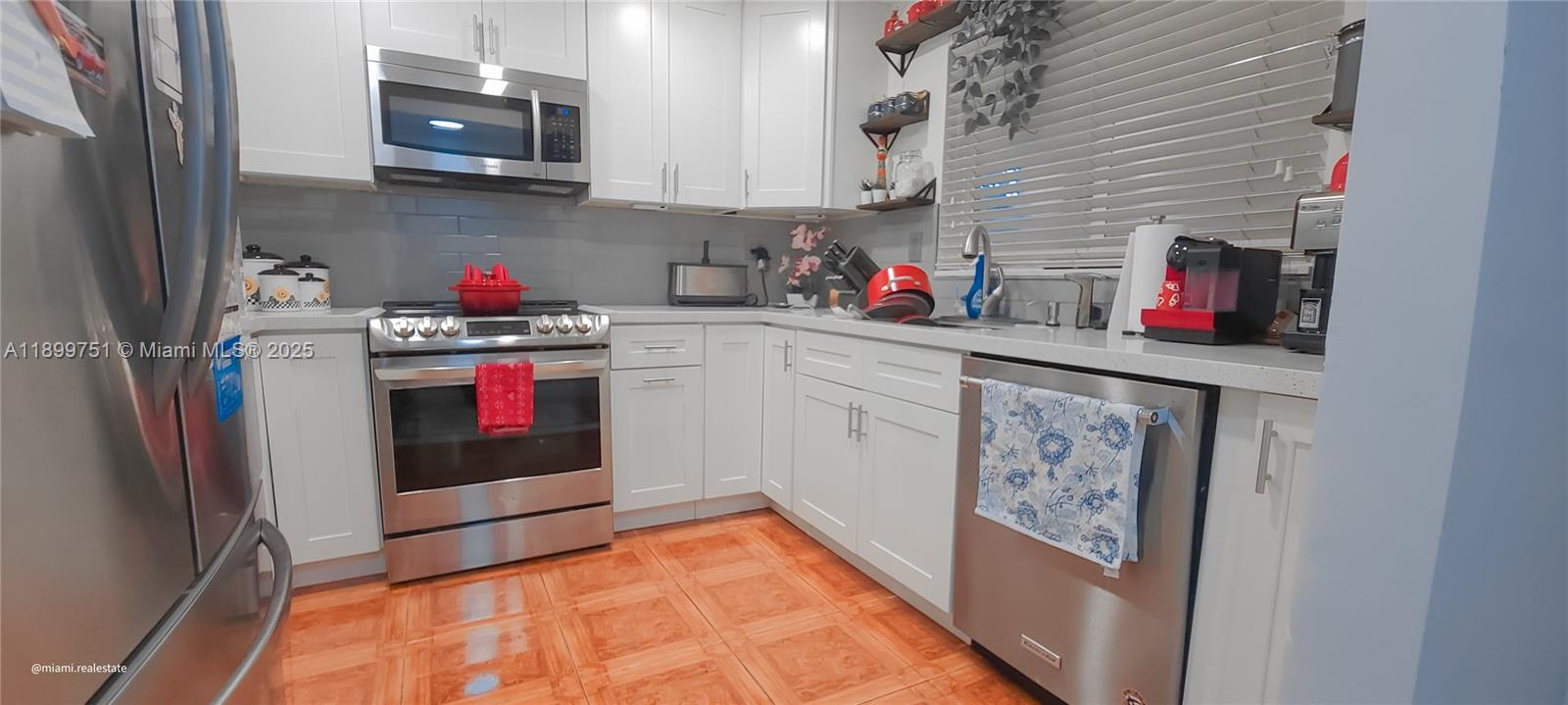 1080 Del Lago Cir 201, Sunrise, FL, 33313/$170,000 2 1080 Del Lago Cir 201