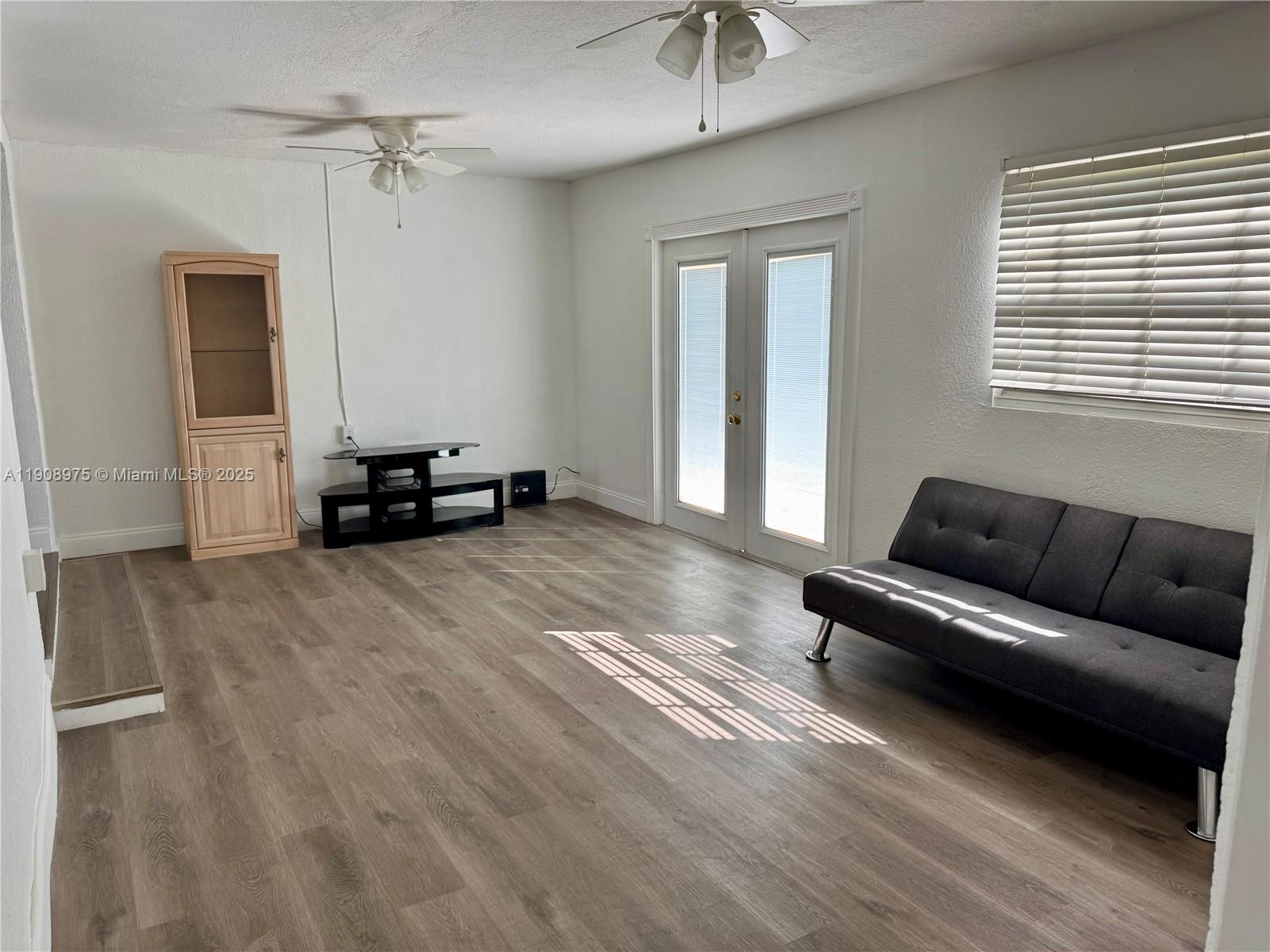 THIRD AMEND PLAT OF PORTI - Residential Lease