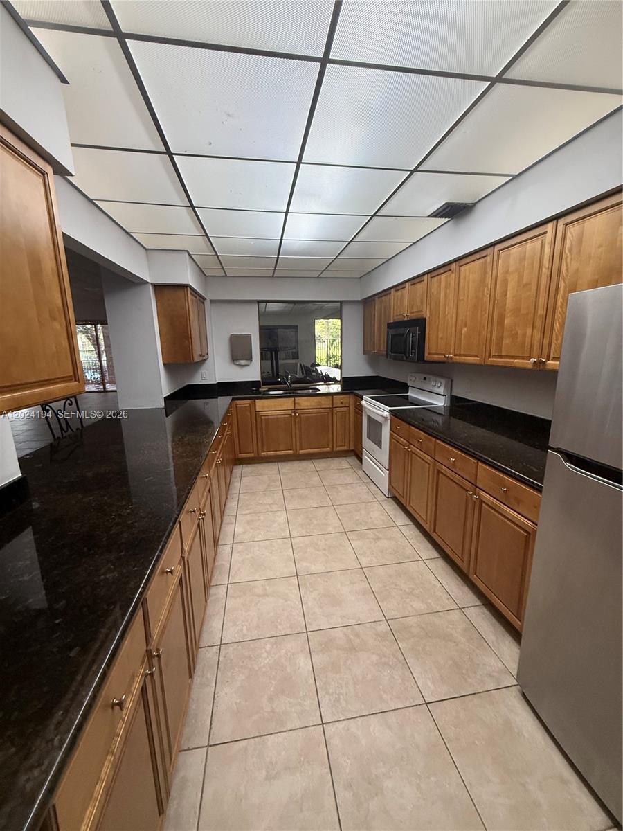 VILLAS AT MEADOW LAKES CO - Residential