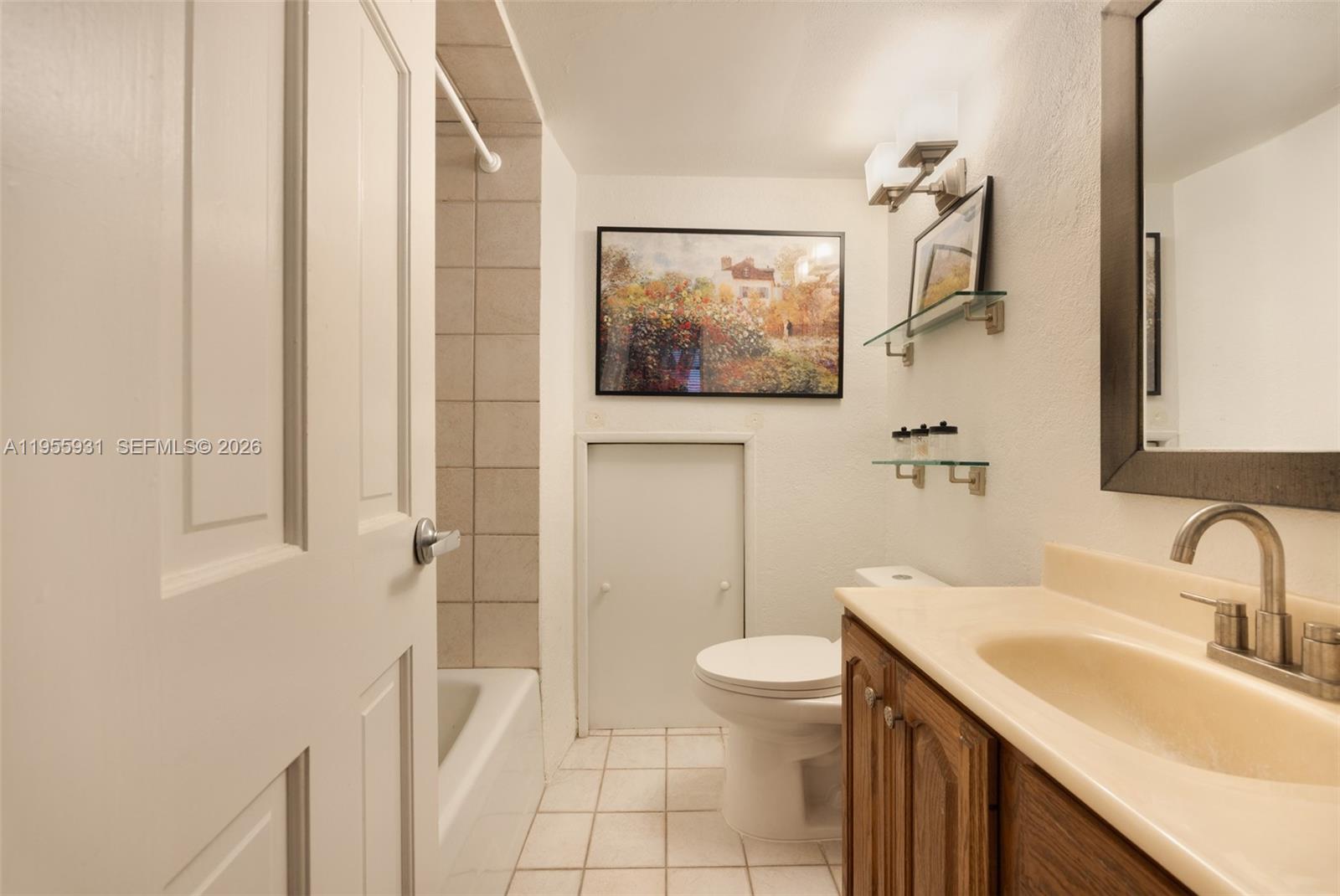 COCONUT GROVE APT CONDO - Residential