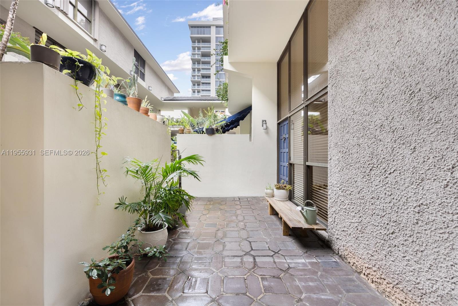 COCONUT GROVE APT CONDO - Residential