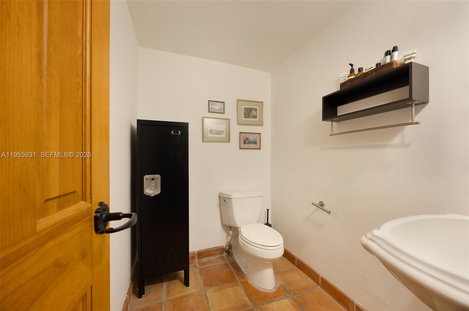 COCONUT GROVE APT CONDO - Residential