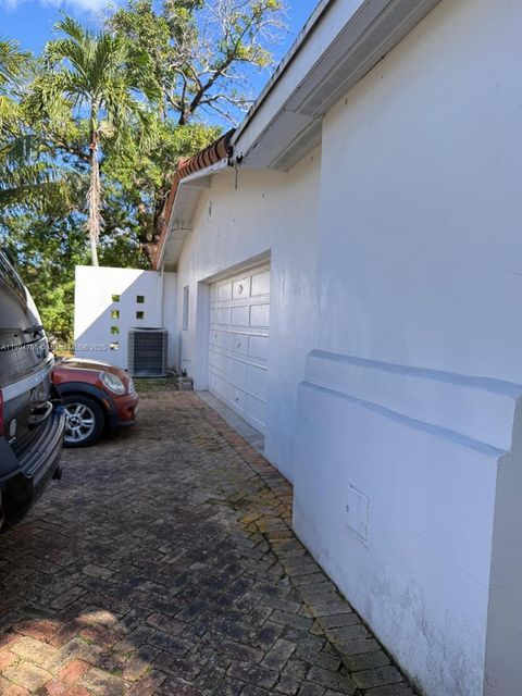 5600 SW 74th Ct Miami FL 33143