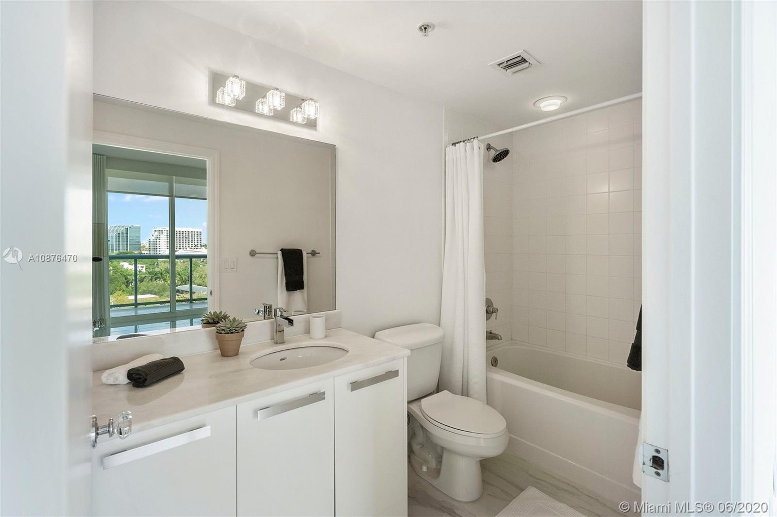 BLUE CONDO - Residential Lease