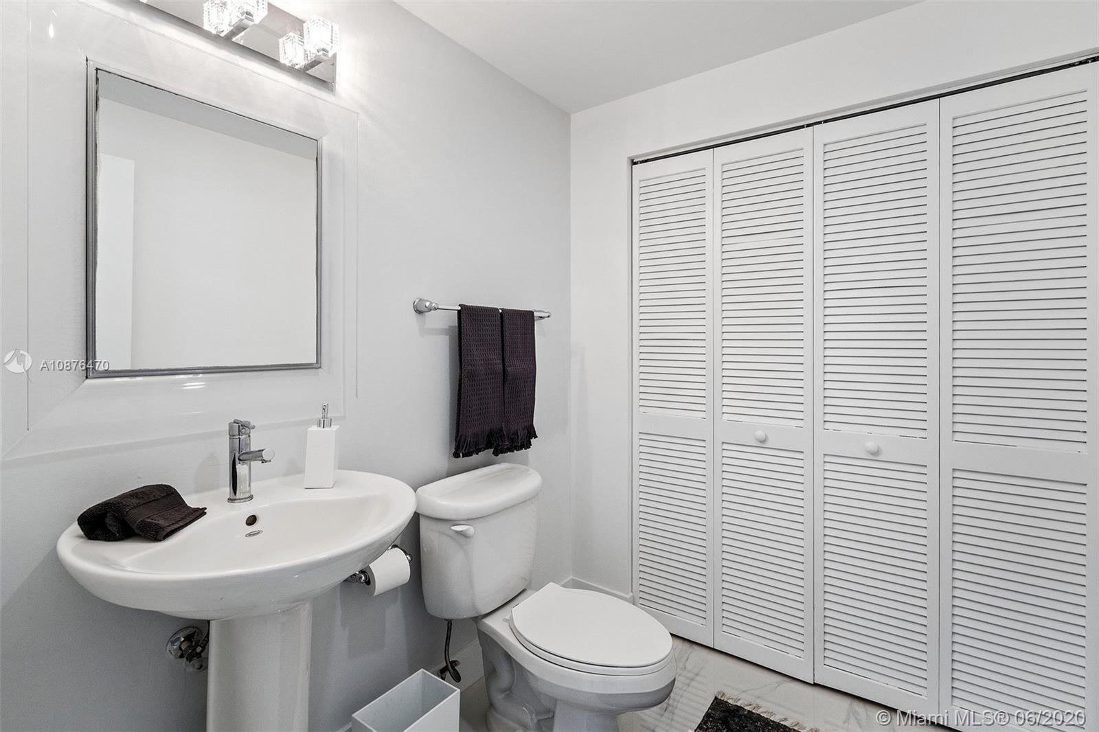 BLUE CONDO - Residential Lease