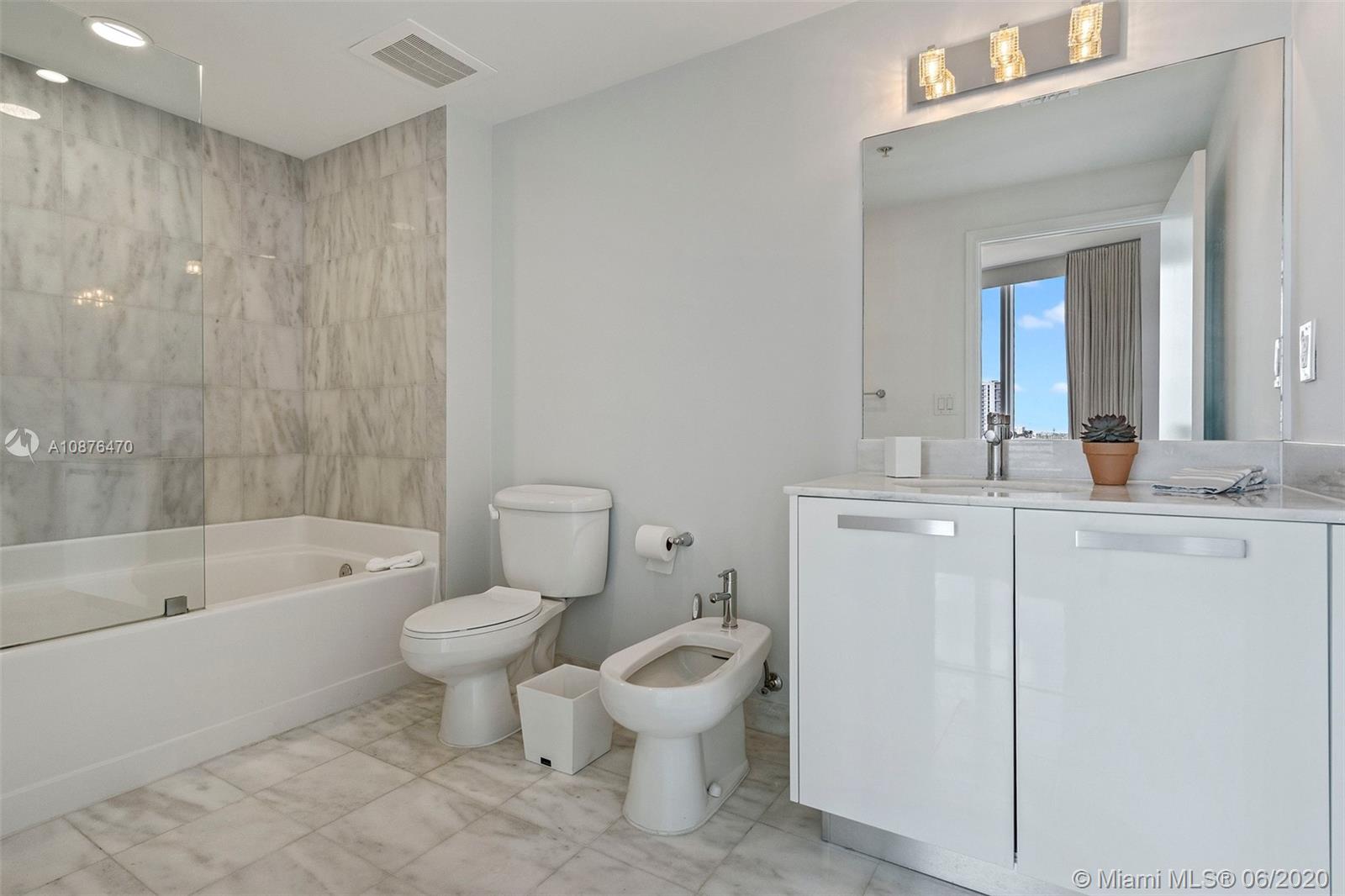 BLUE CONDO - Residential Lease