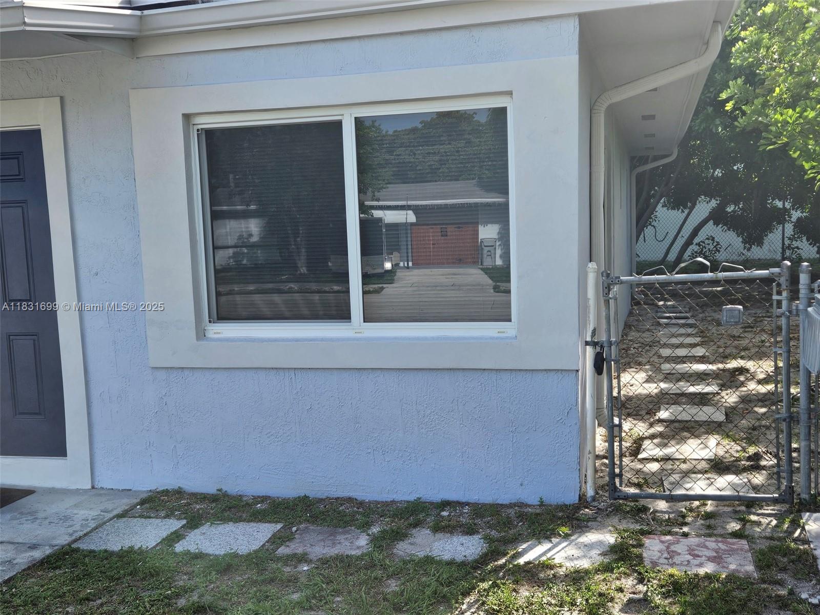 2551 NE 7th Ter 2551