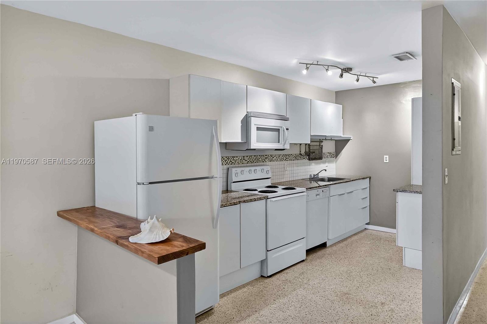 EL JARDIN - Residential Income