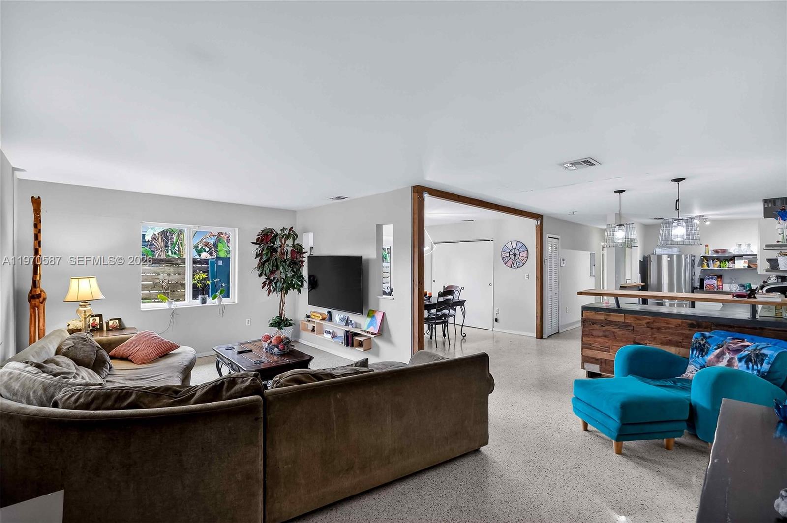 EL JARDIN - Residential Income