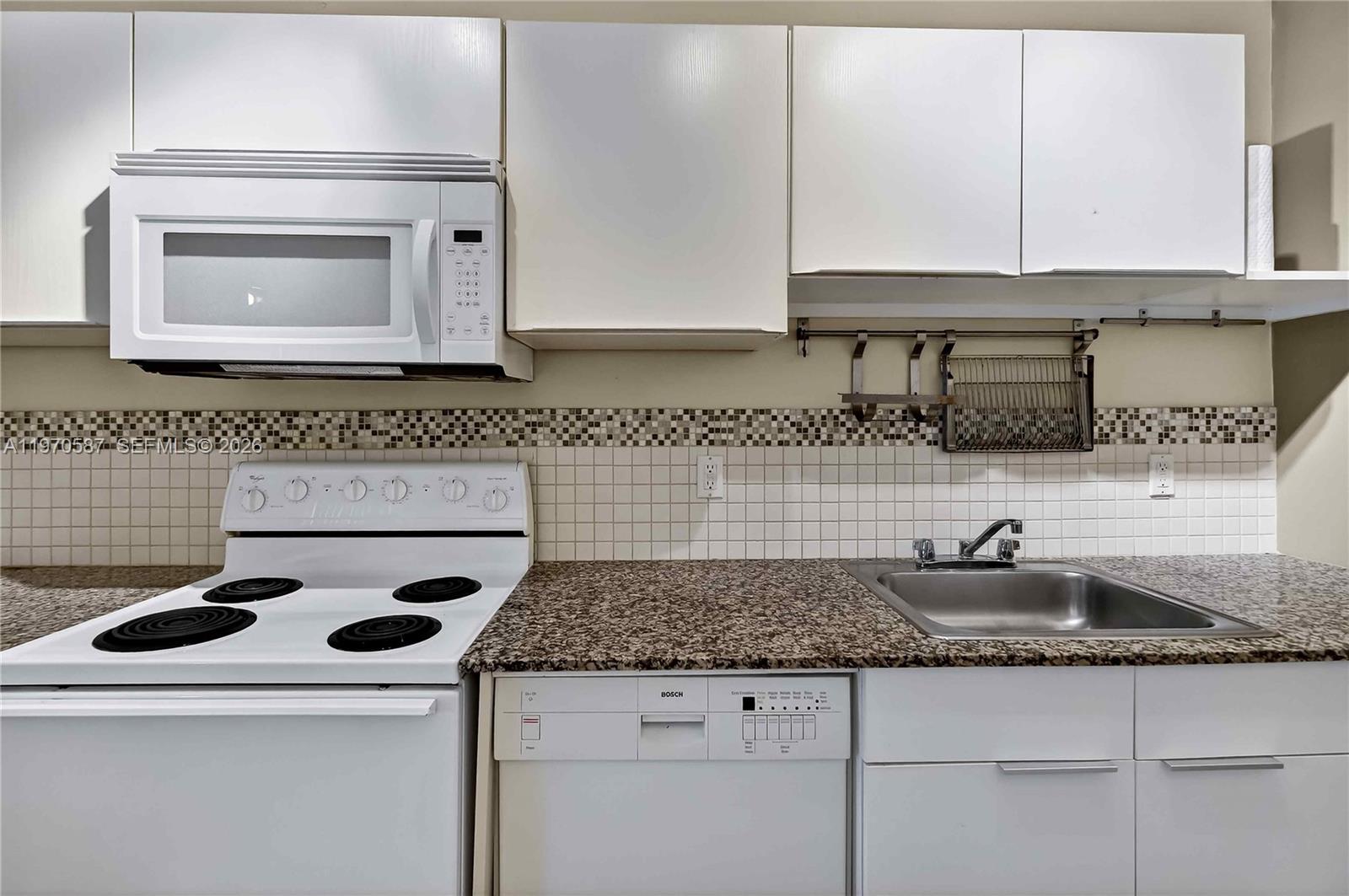 EL JARDIN - Residential Income