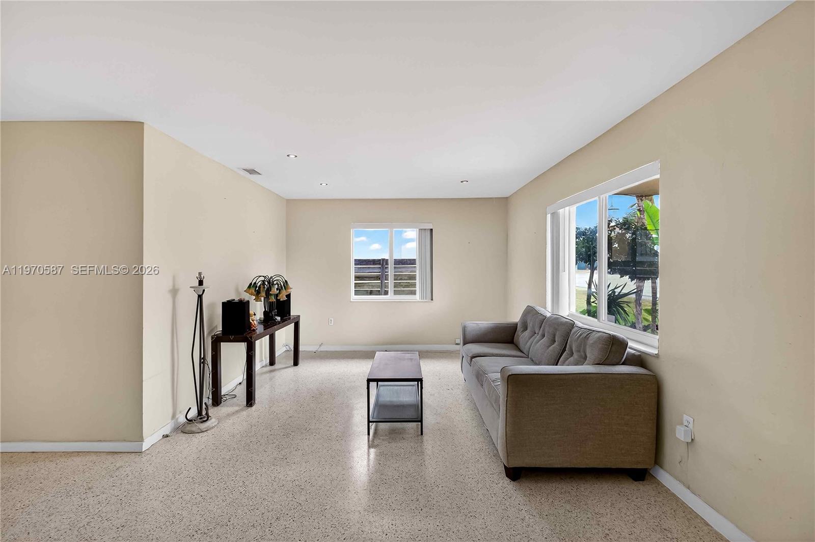 EL JARDIN - Residential Income