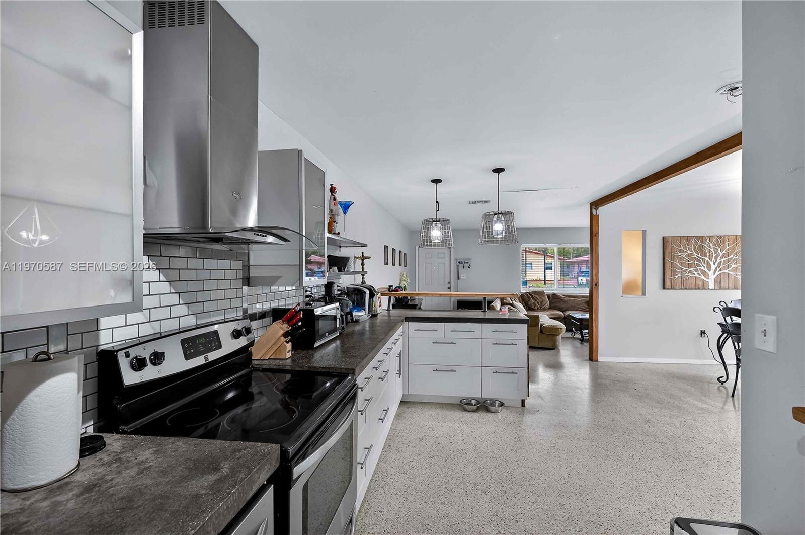 EL JARDIN - Residential Income