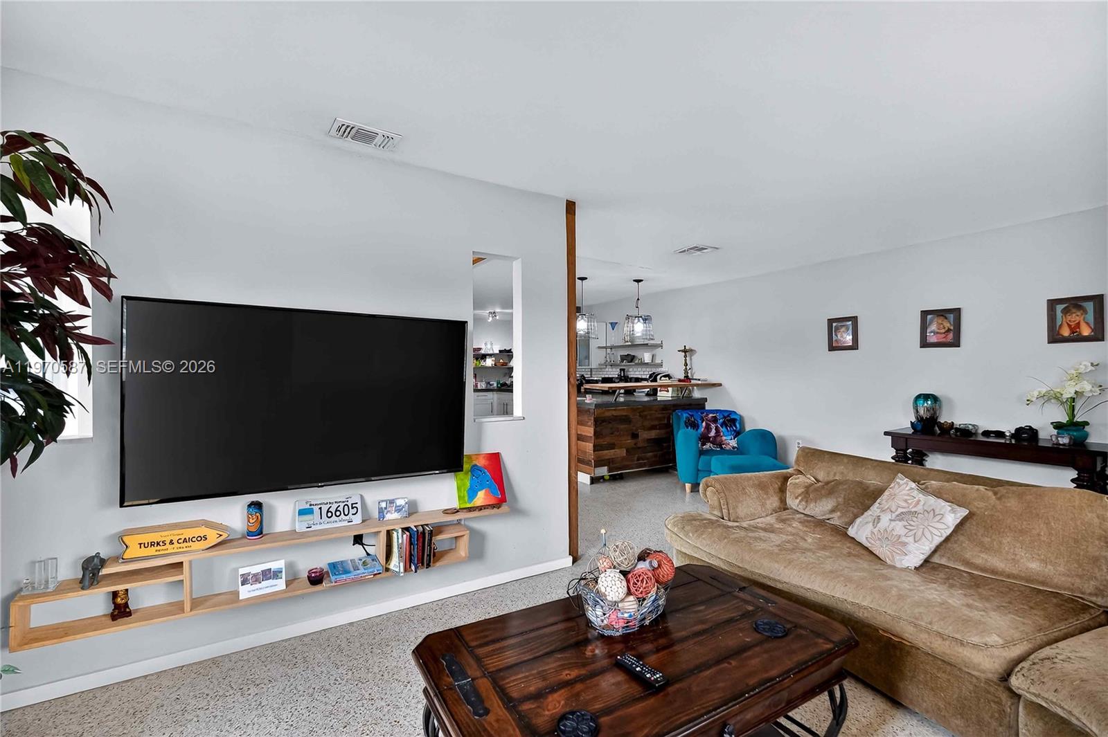 EL JARDIN - Residential Income