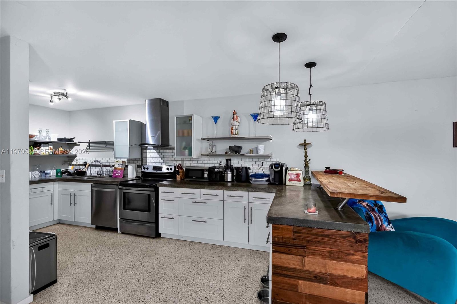 EL JARDIN - Residential Income