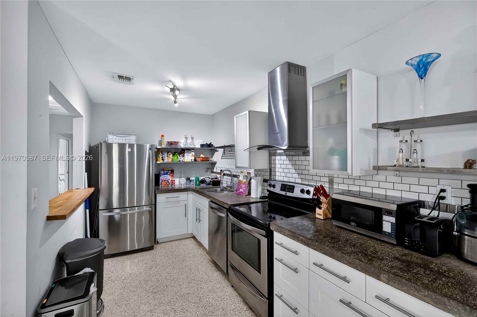 EL JARDIN - Residential Income