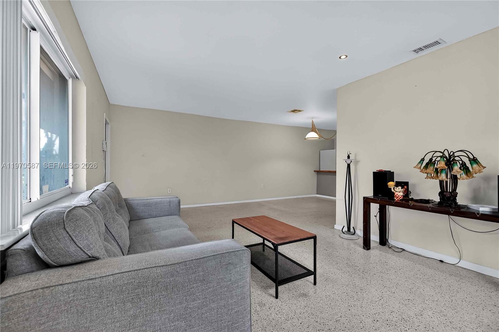 EL JARDIN - Residential Income