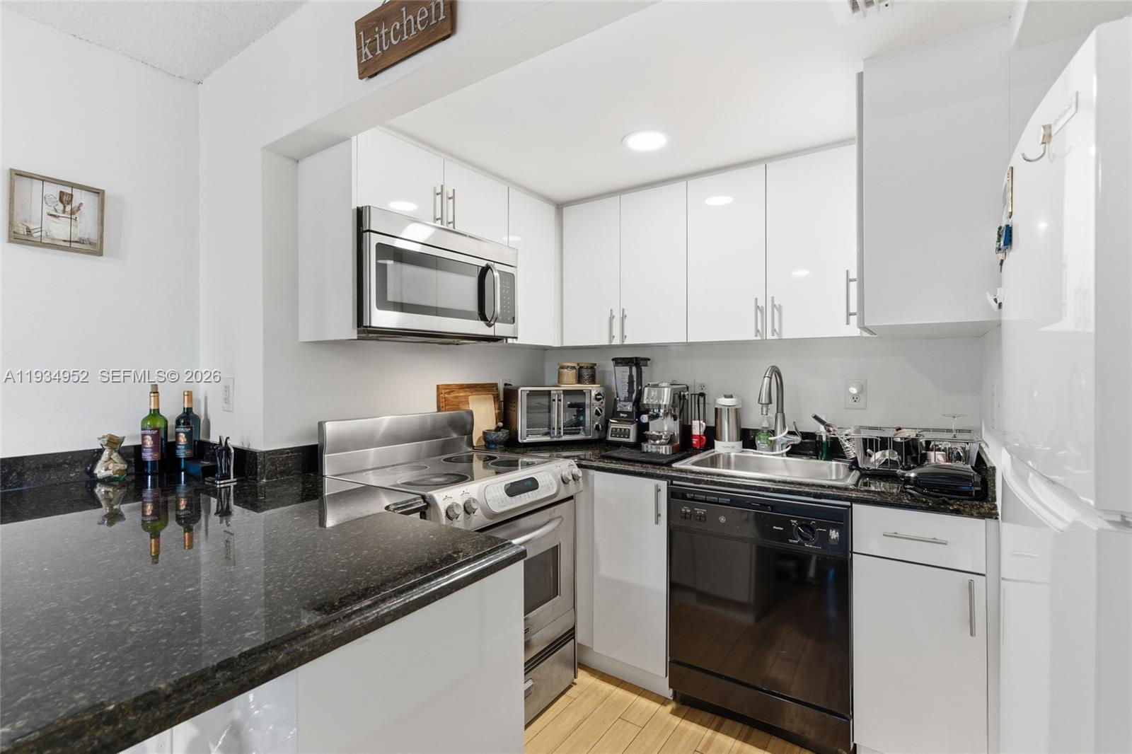 THE TWELVE CONDO - Residential