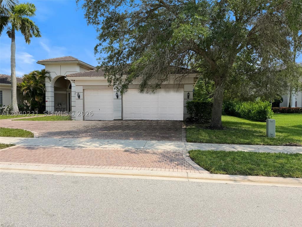 Photo of 15298 SW 34th St, Davie, FL 33331 (MLS # A12040231)