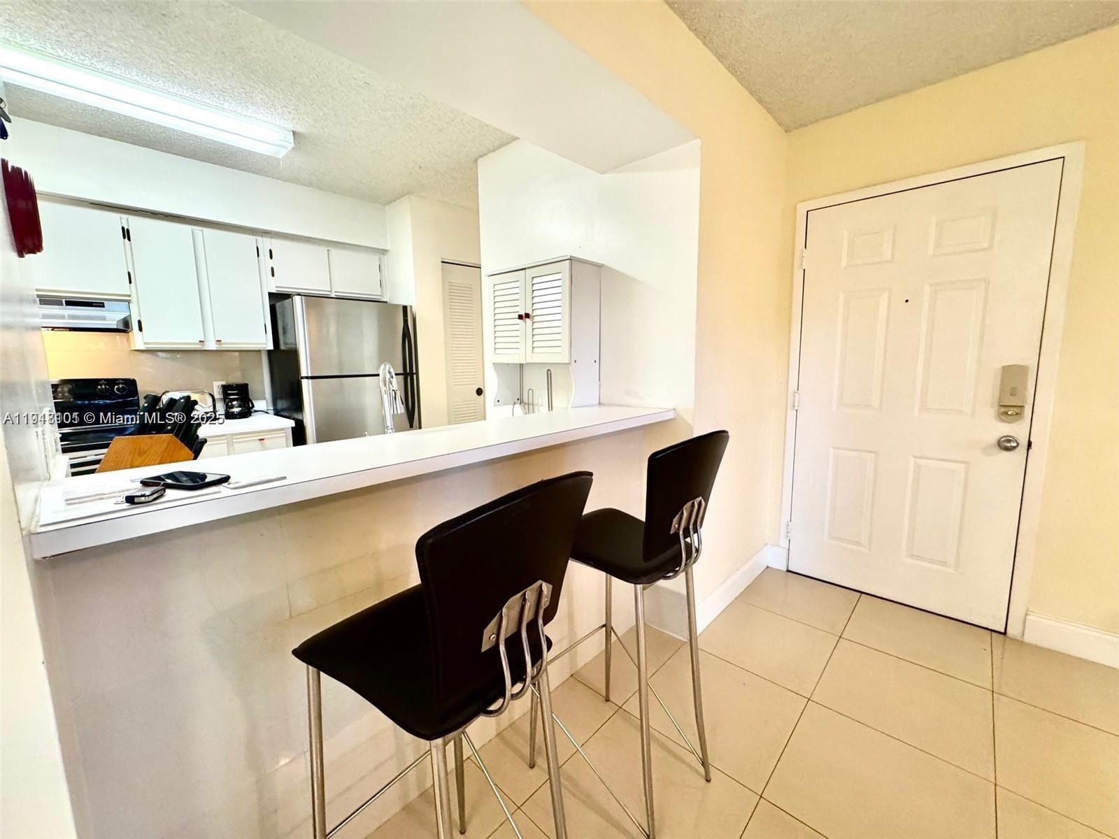 HOLLYWOOD PARC CONDOMINIU - Residential Lease