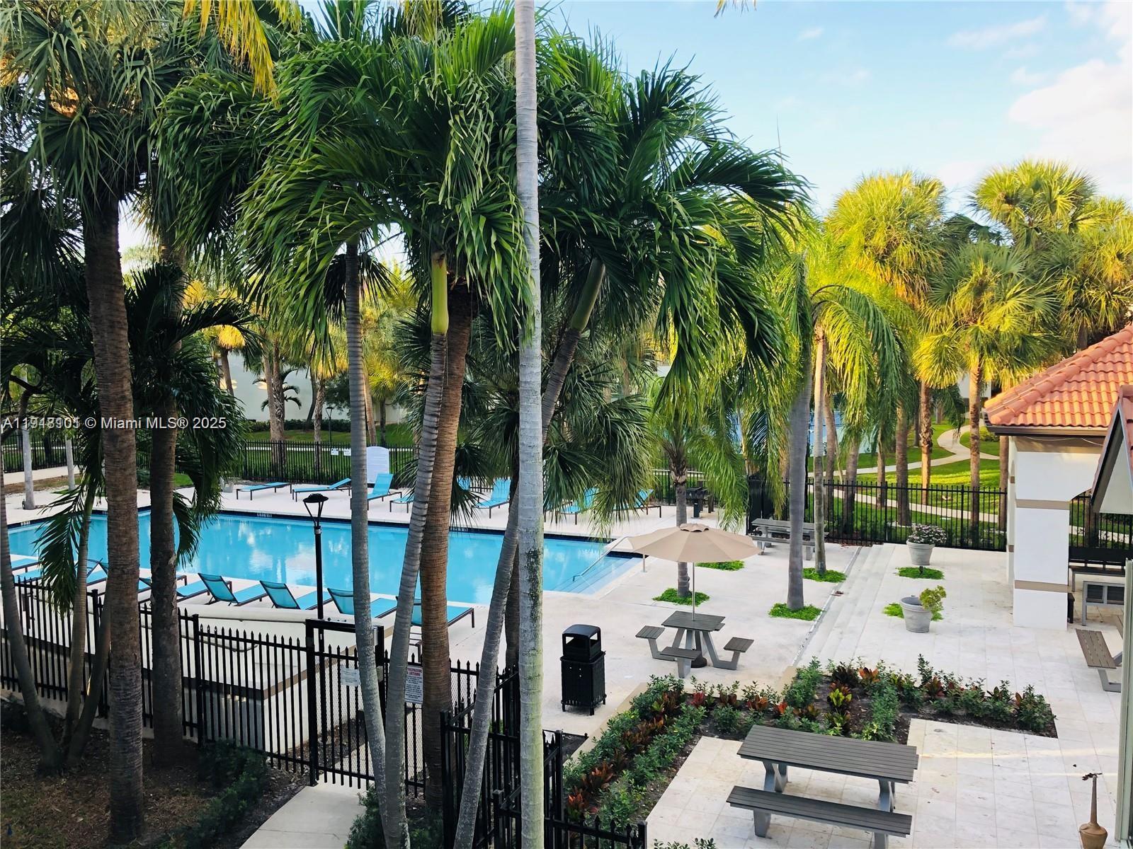 HOLLYWOOD PARC CONDOMINIU - Residential Lease