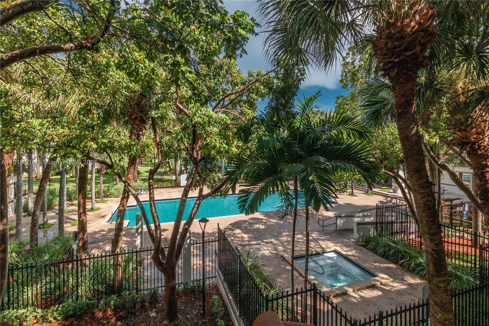 HOLLYWOOD PARC CONDOMINIU - Residential Lease