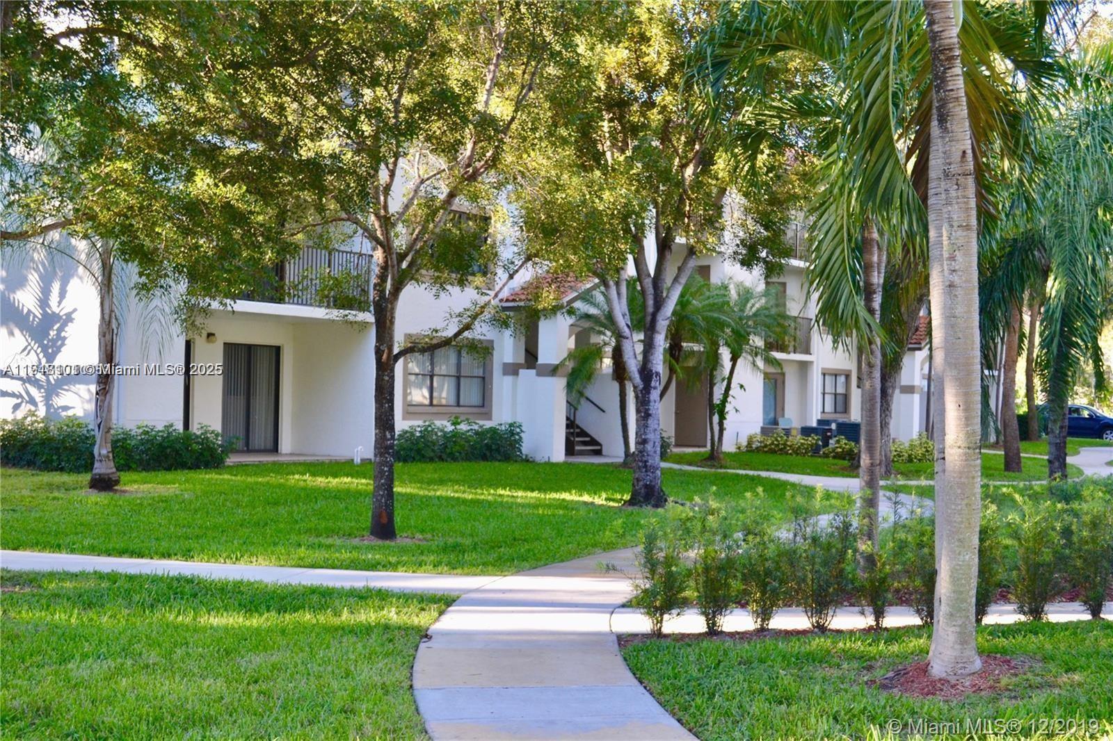 HOLLYWOOD PARC CONDOMINIU - Residential Lease