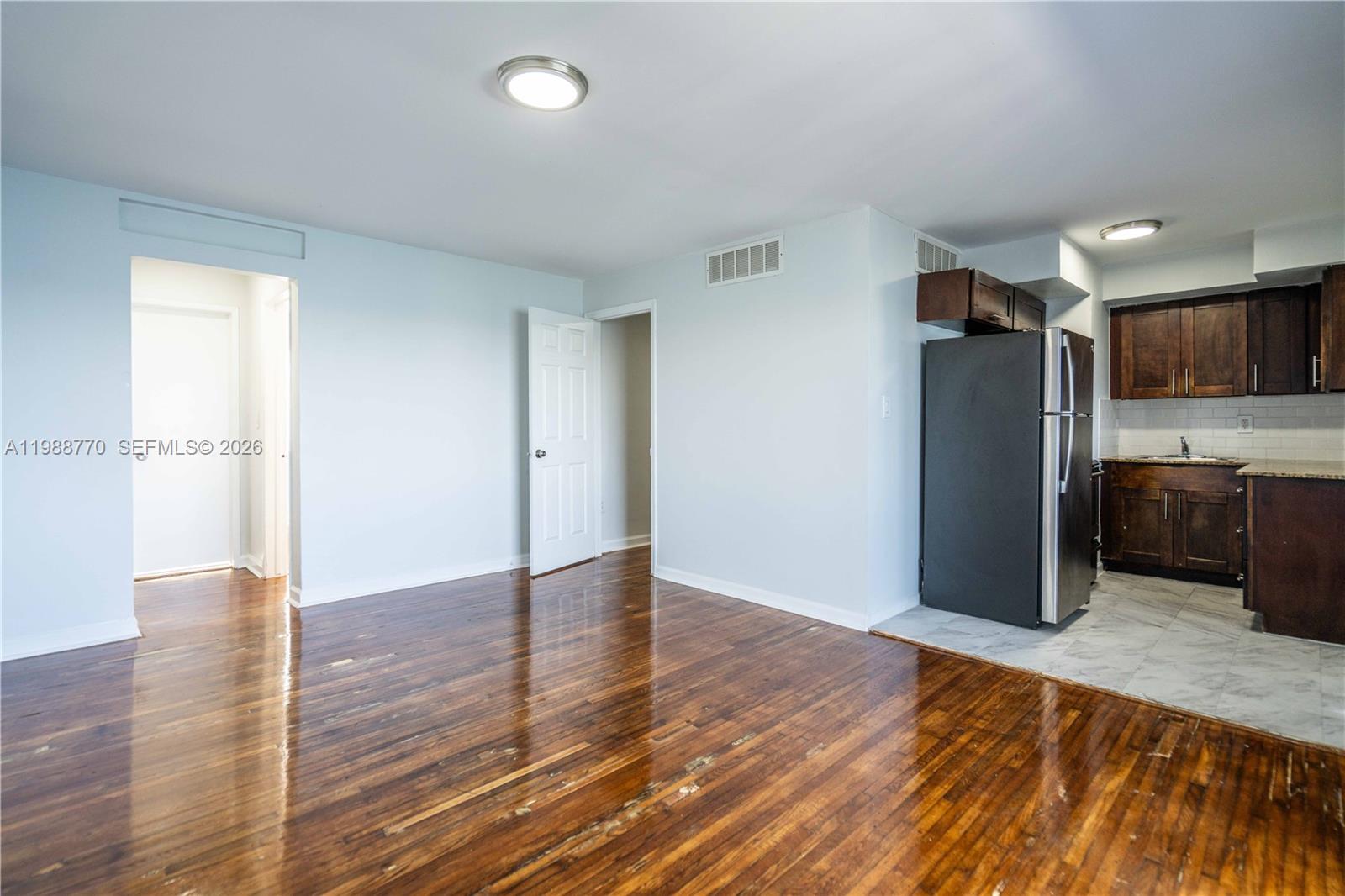 HARBOR ISLAND - Residential Lease