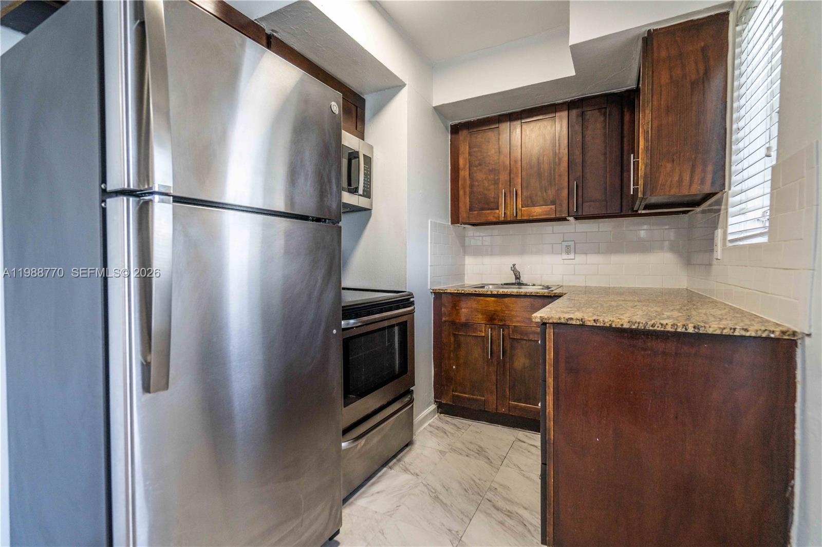 HARBOR ISLAND - Residential Lease