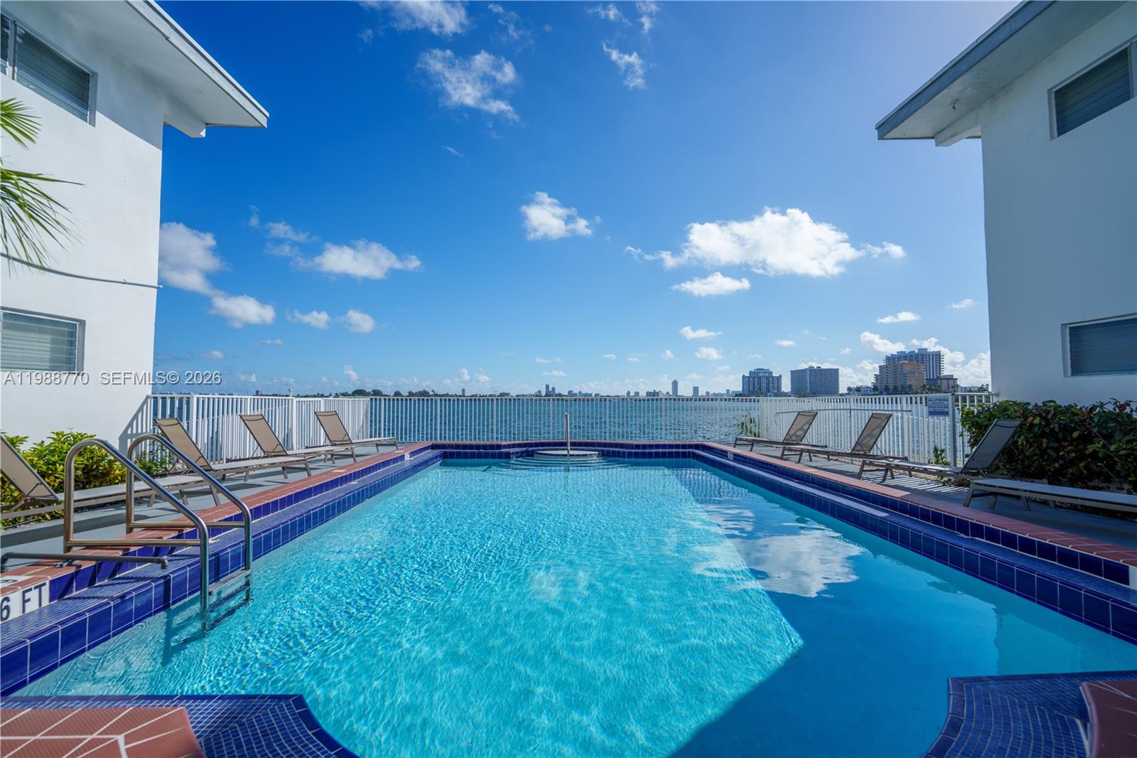 HARBOR ISLAND - Residential Lease