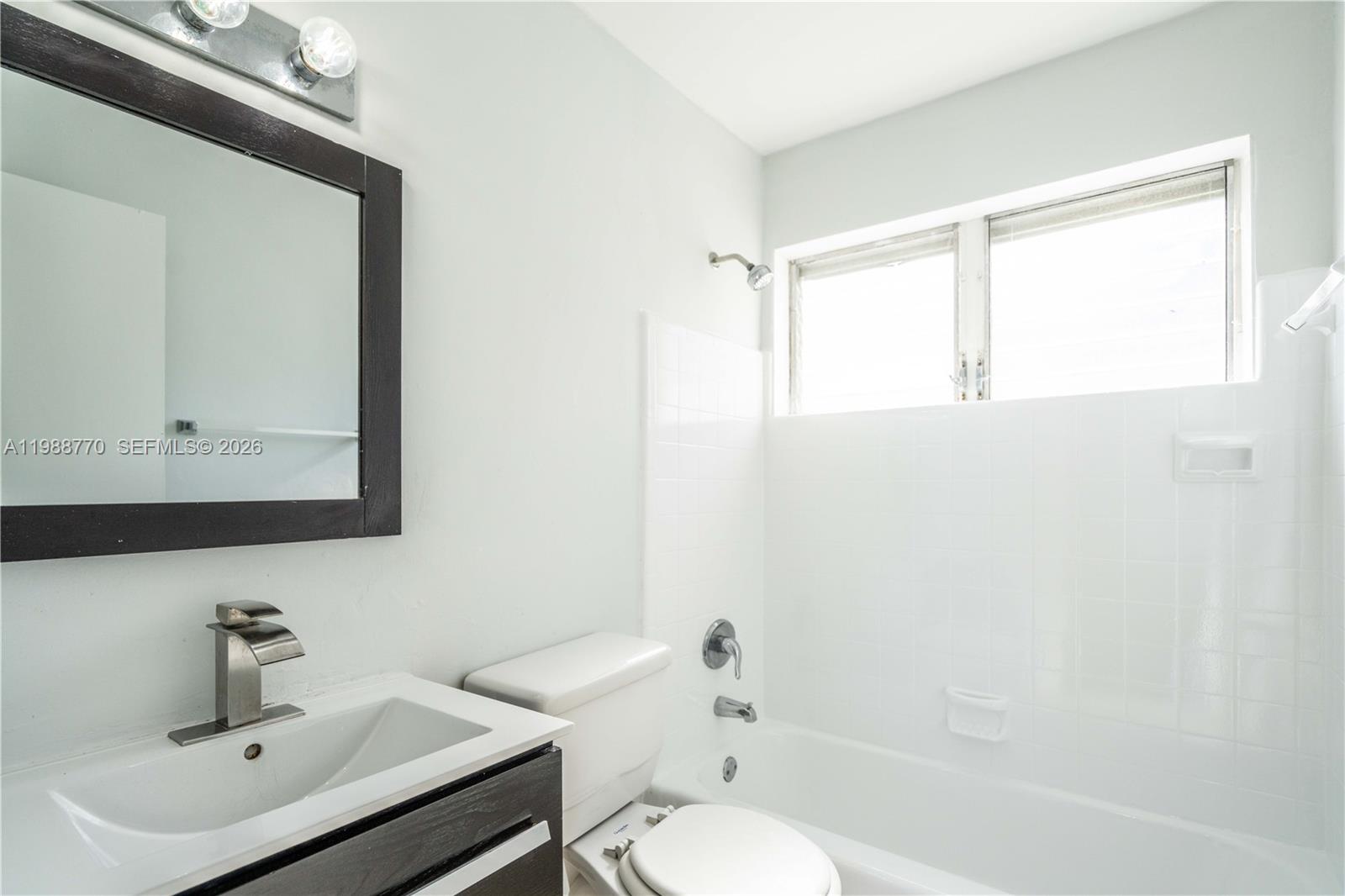 HARBOR ISLAND - Residential Lease