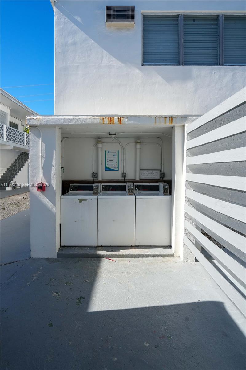 HARBOR ISLAND - Residential Lease