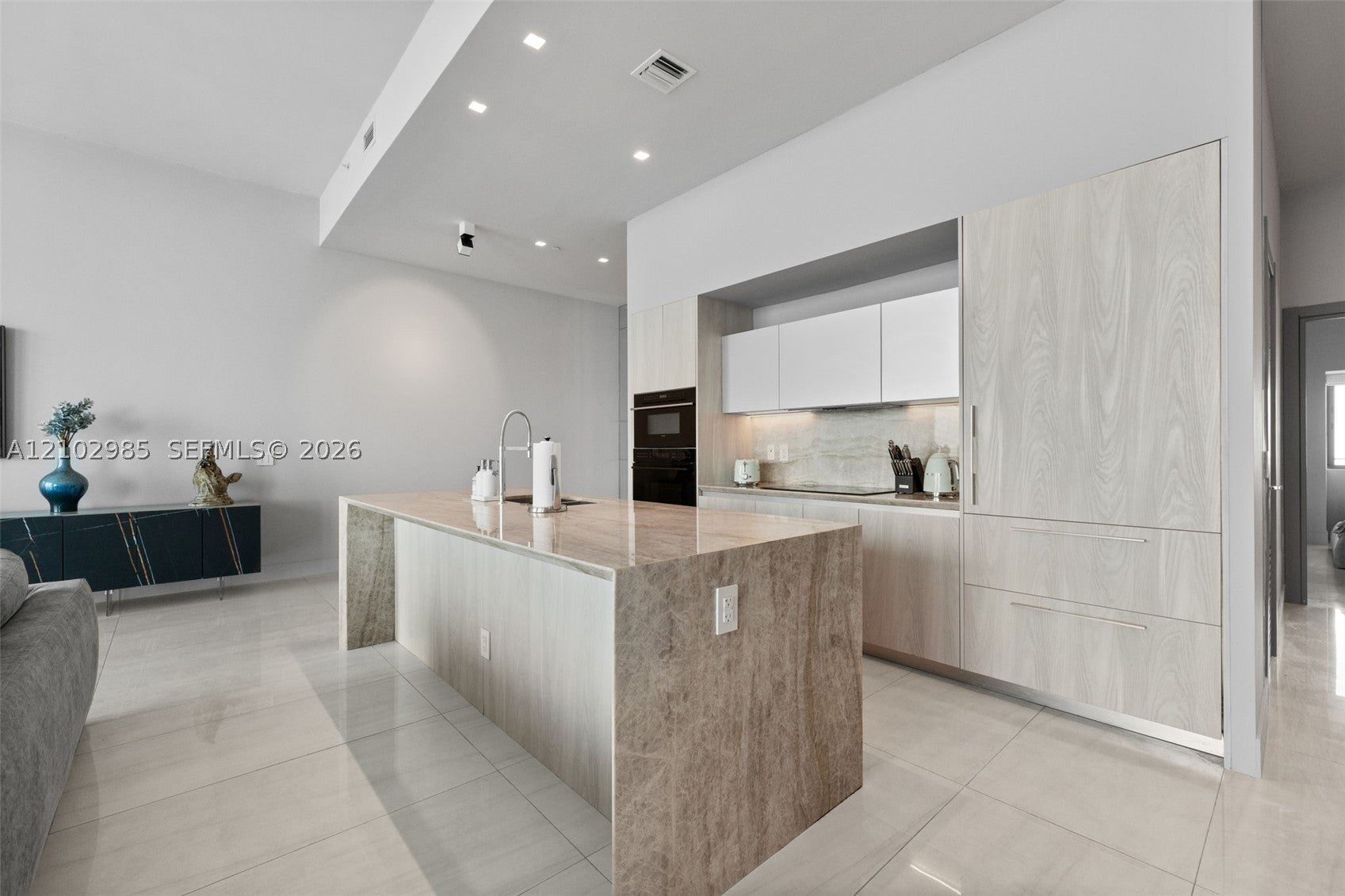 480 NE 31st St PH5002