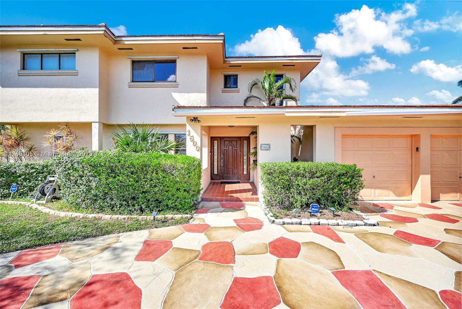 FOUR PALM LAKES AT PEMBRO - Residential