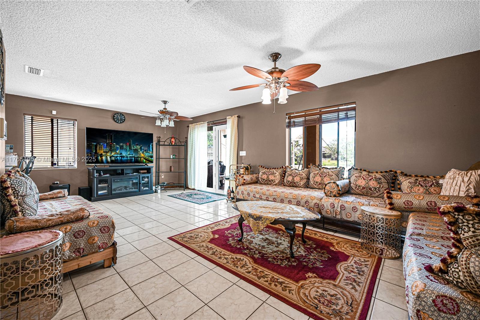 FOUR PALM LAKES AT PEMBRO - Residential