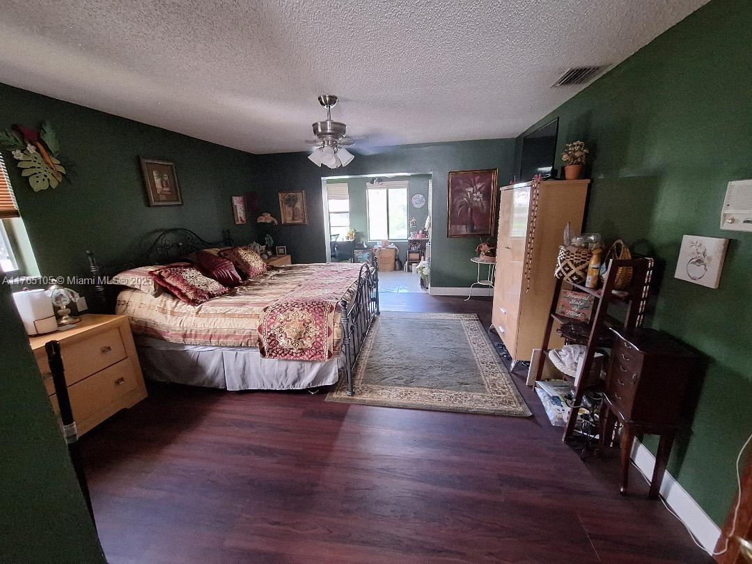 FOUR PALM LAKES AT PEMBRO - Residential