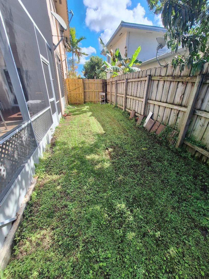 FOUR PALM LAKES AT PEMBRO - Residential