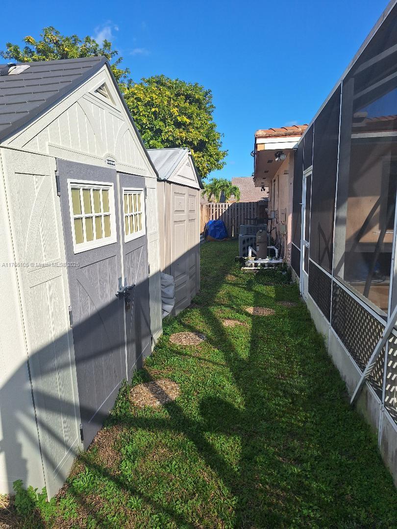 FOUR PALM LAKES AT PEMBRO - Residential