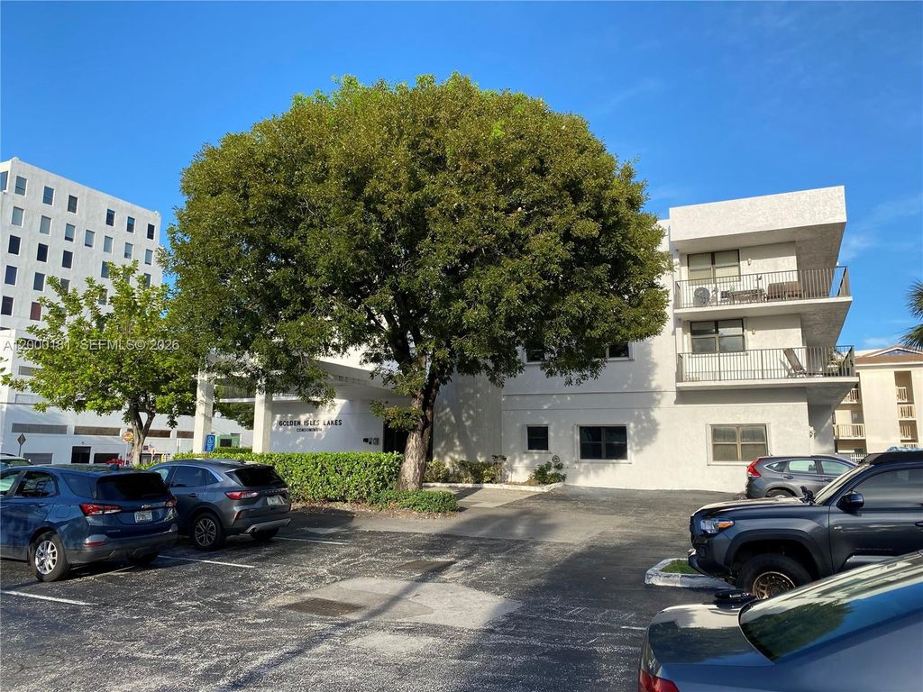 Photo of 1900 Diana Dr #3D, Hallandale Beach, FL 33009 (MLS # A12000181)