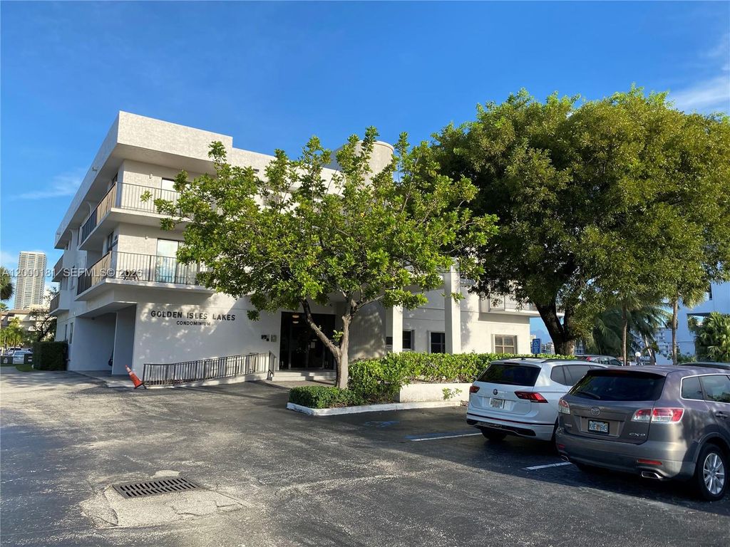 Photo of 1900 Diana Dr #3D, Hallandale Beach, FL 33009 (MLS # A12000181)