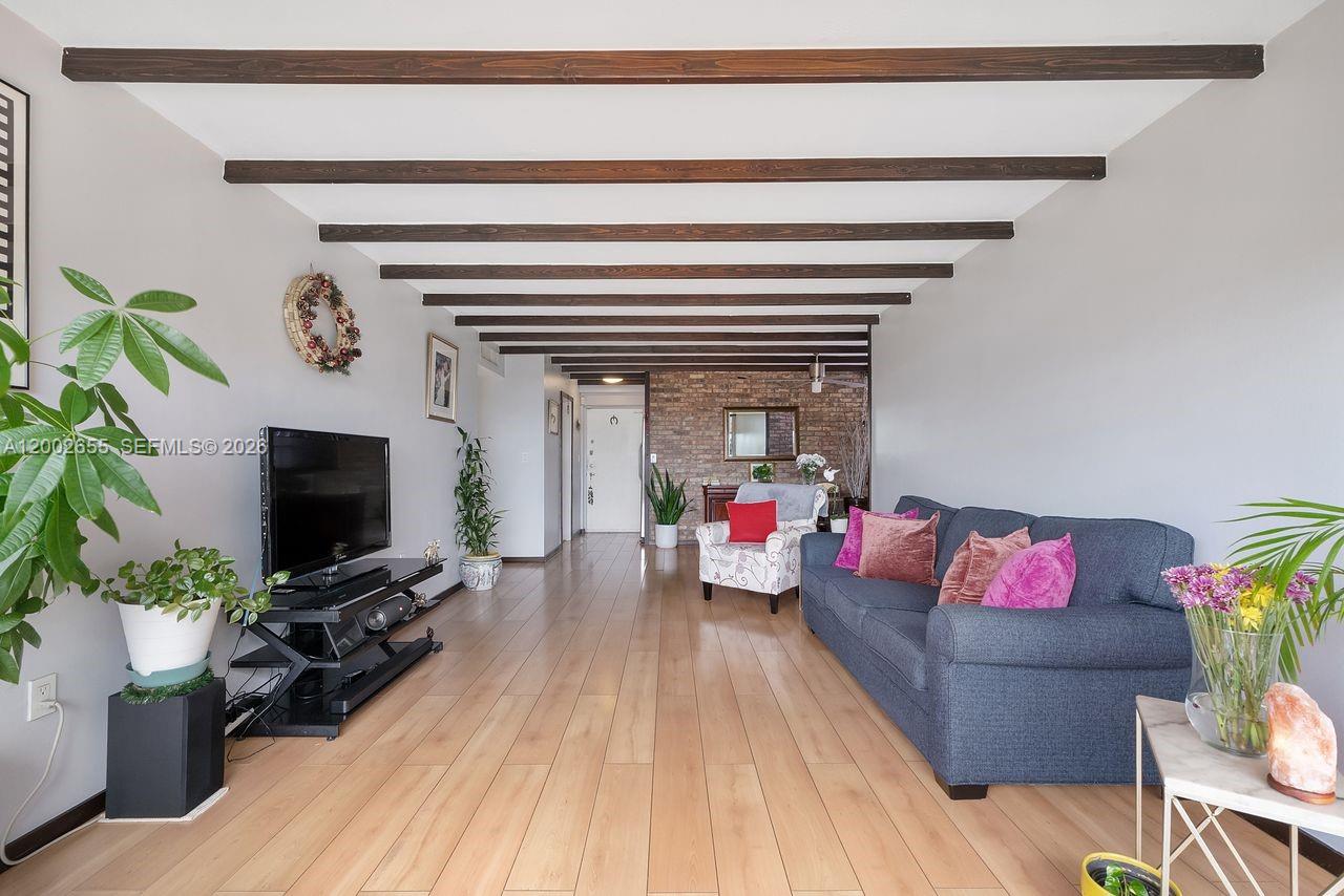 VILLAGE AT THE FALLS COND - Residential