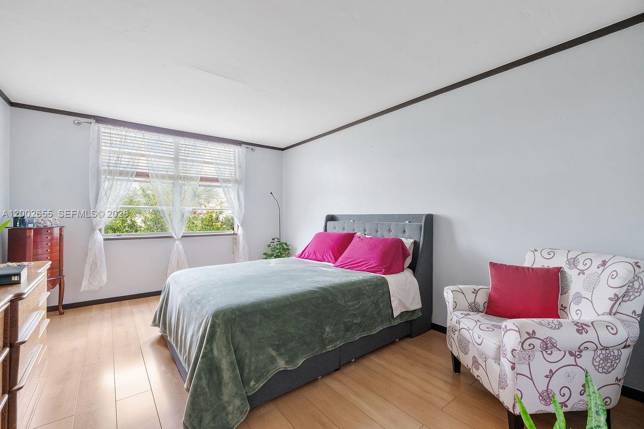 VILLAGE AT THE FALLS COND - Residential