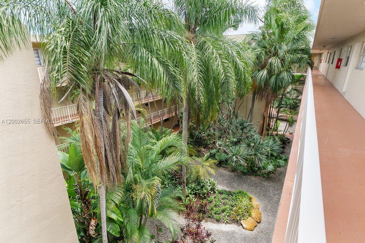 VILLAGE AT THE FALLS COND - Residential