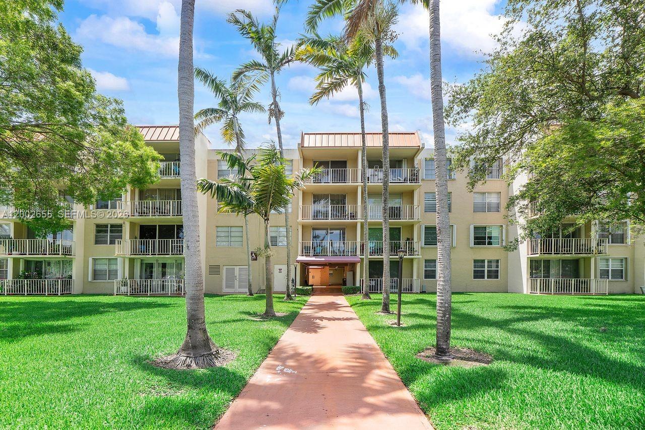 VILLAGE AT THE FALLS COND - Residential