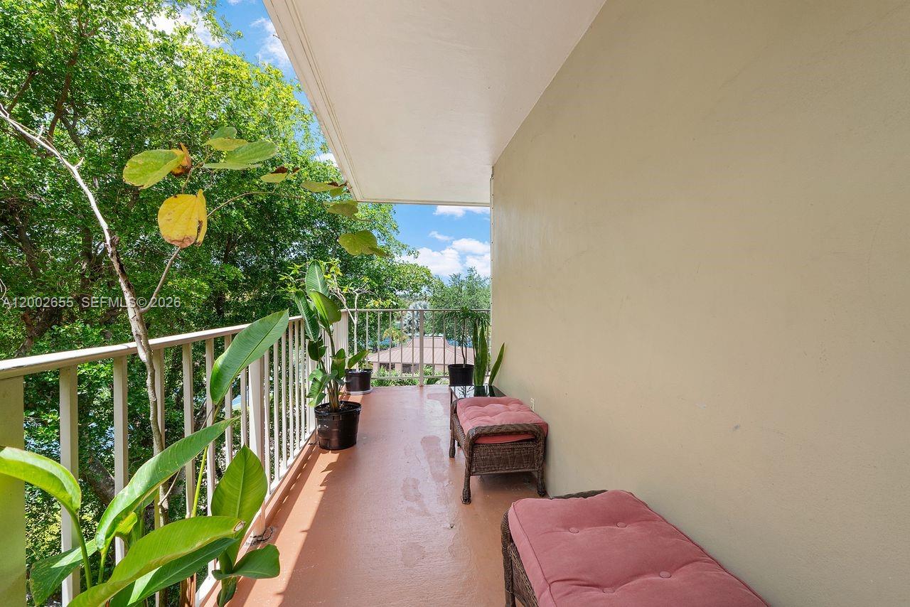 VILLAGE AT THE FALLS COND - Residential