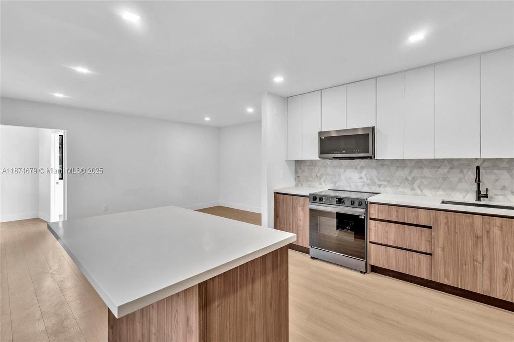 Photo of 1123 NE 1st Ave, Fort Lauderdale, FL 33304 (MLS # A11874679)