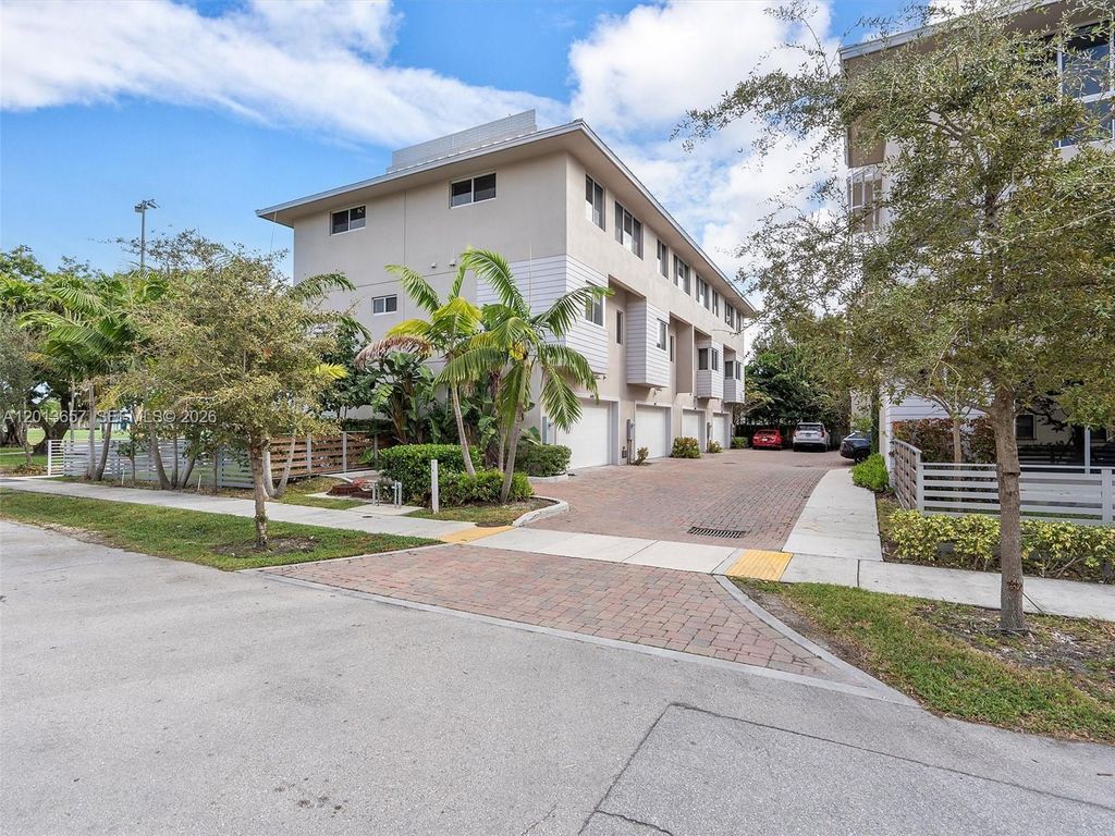 Photo of Fort Lauderdale, FL 33304 (MLS # A12013657)