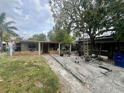 1739 NW 113th Ter Miami FL 33167