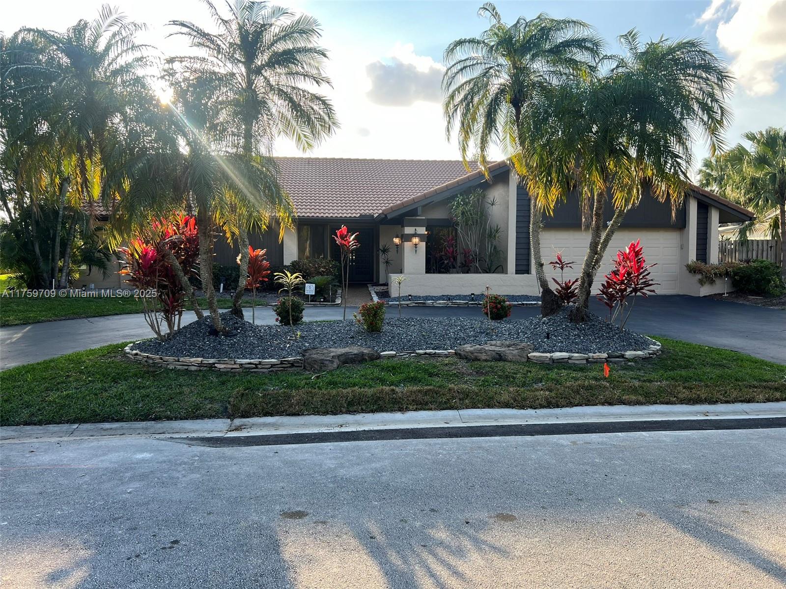 Rental Property at 1000 Nw 113th Way, Coral Springs, Broward County, Florida - Bedrooms: 4 
Bathrooms: 4  - $4,300 MO.