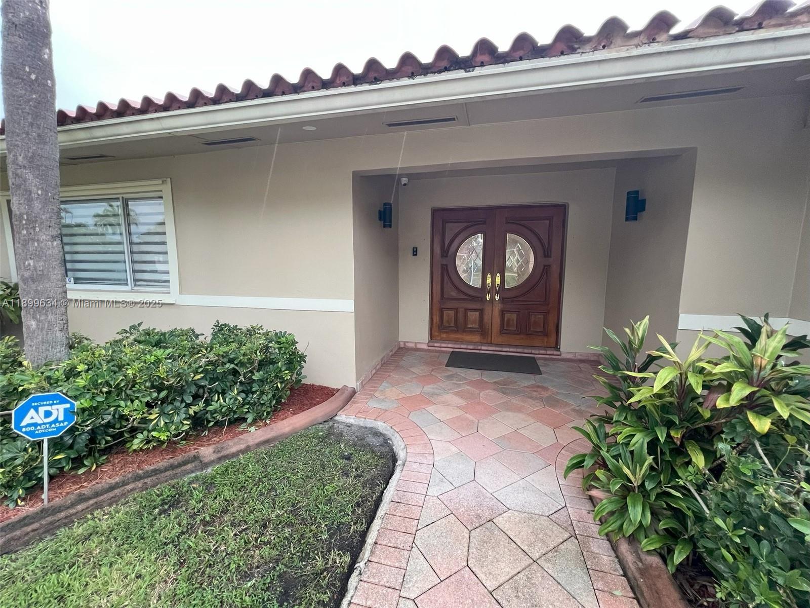 MIAMI LAKES-LAKE GLENN EL - Residential